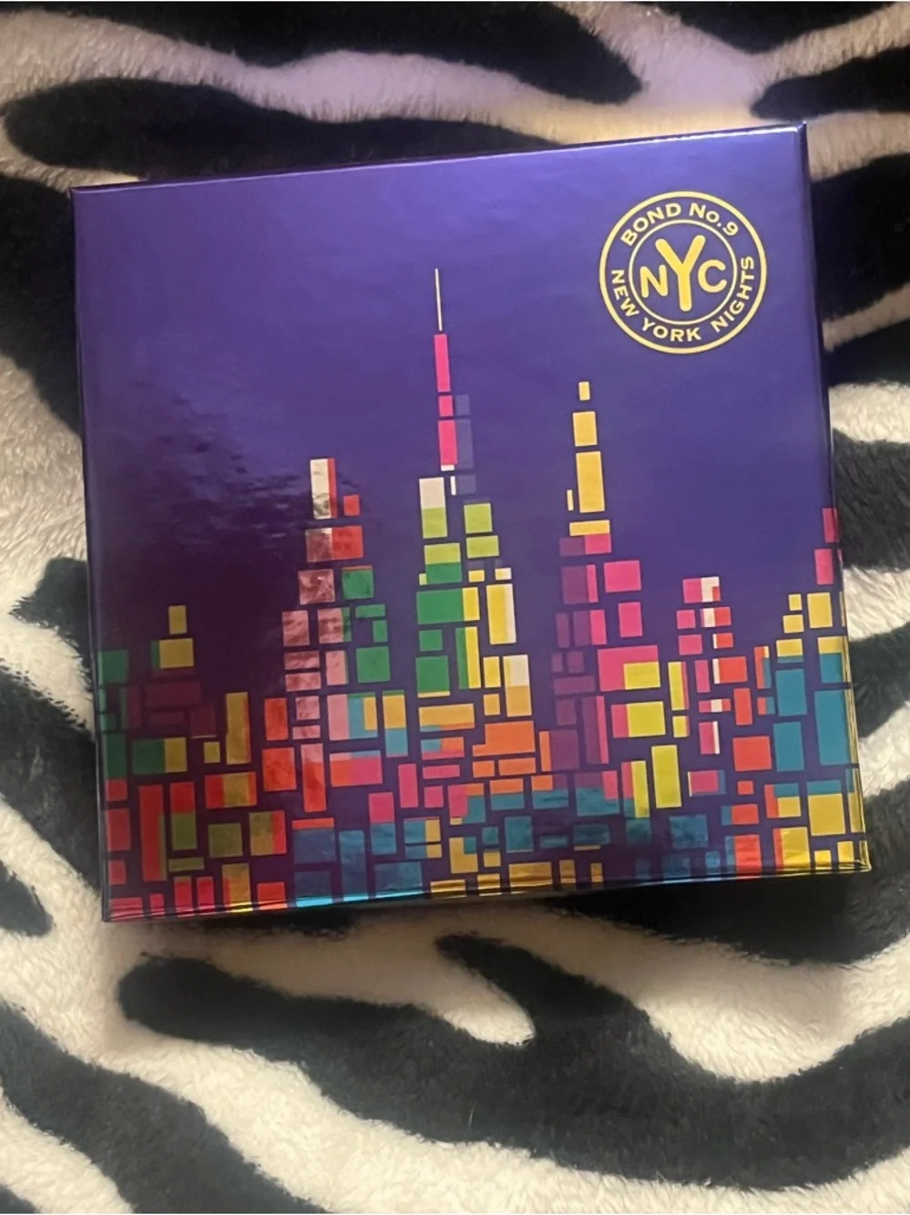 Bond No. 9 New York Nights 1.7fl oz EMPTY BOTTLE +box, lid, sleeve, and postcard - Picture 2 of 8